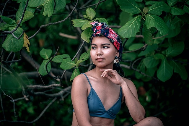 a beleza feminina se destaca em trajes de banho